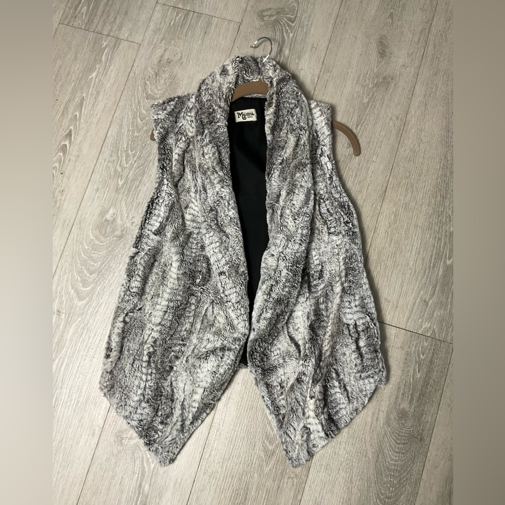 Show Me Your Mumu Faux Fur Vest Fausta Pockets Frost Queen Open Front Small